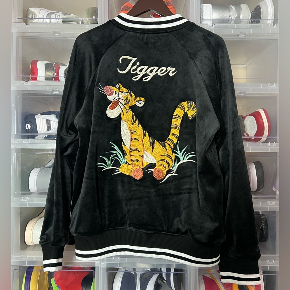 *NEW* LARGE JAPAN EXCLUSIVE TOKYO DISNEY TIGGER MENS T-SHIRT